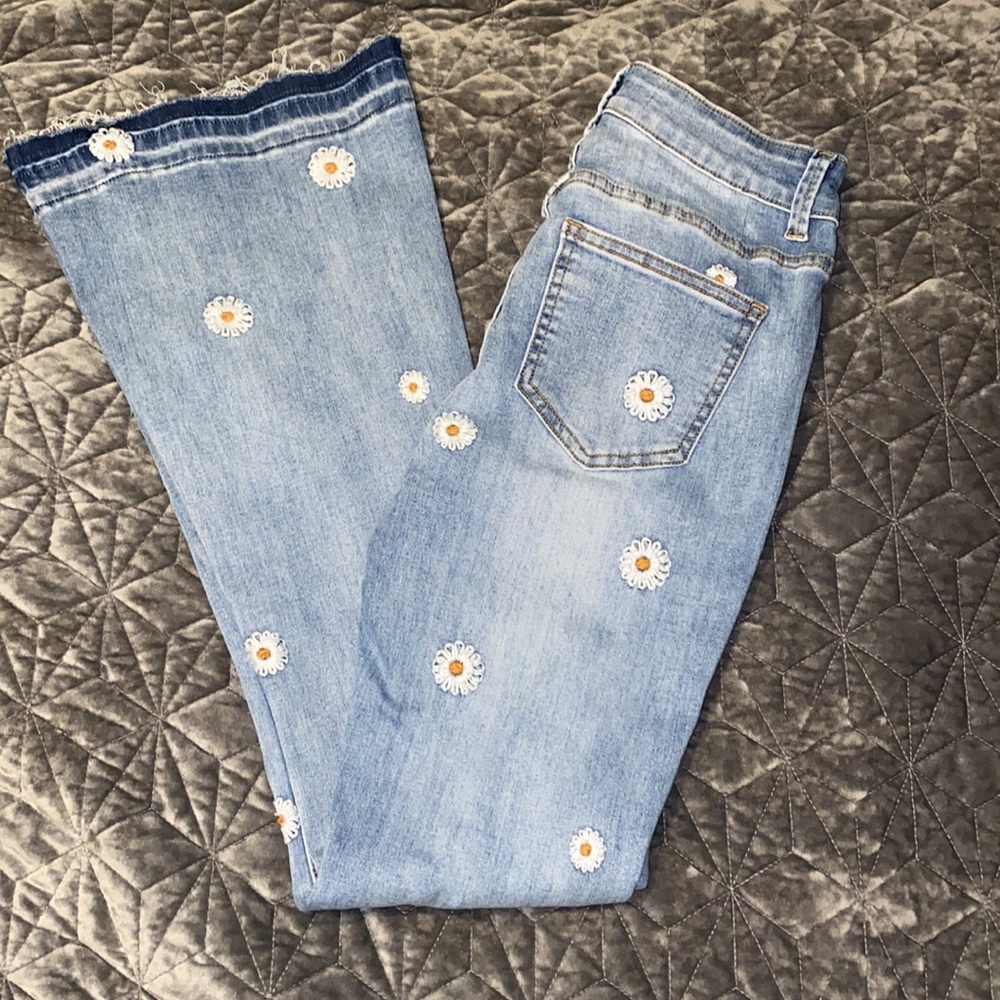Thcreasa Blue Old Washed High Waisted Daisy Embroidery Wide-leg Light Jeans NWT - Picture 5 of 14